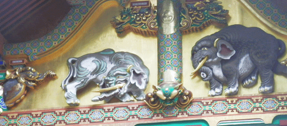 日光東照宮の上神庫の想像の象は不思議な象です